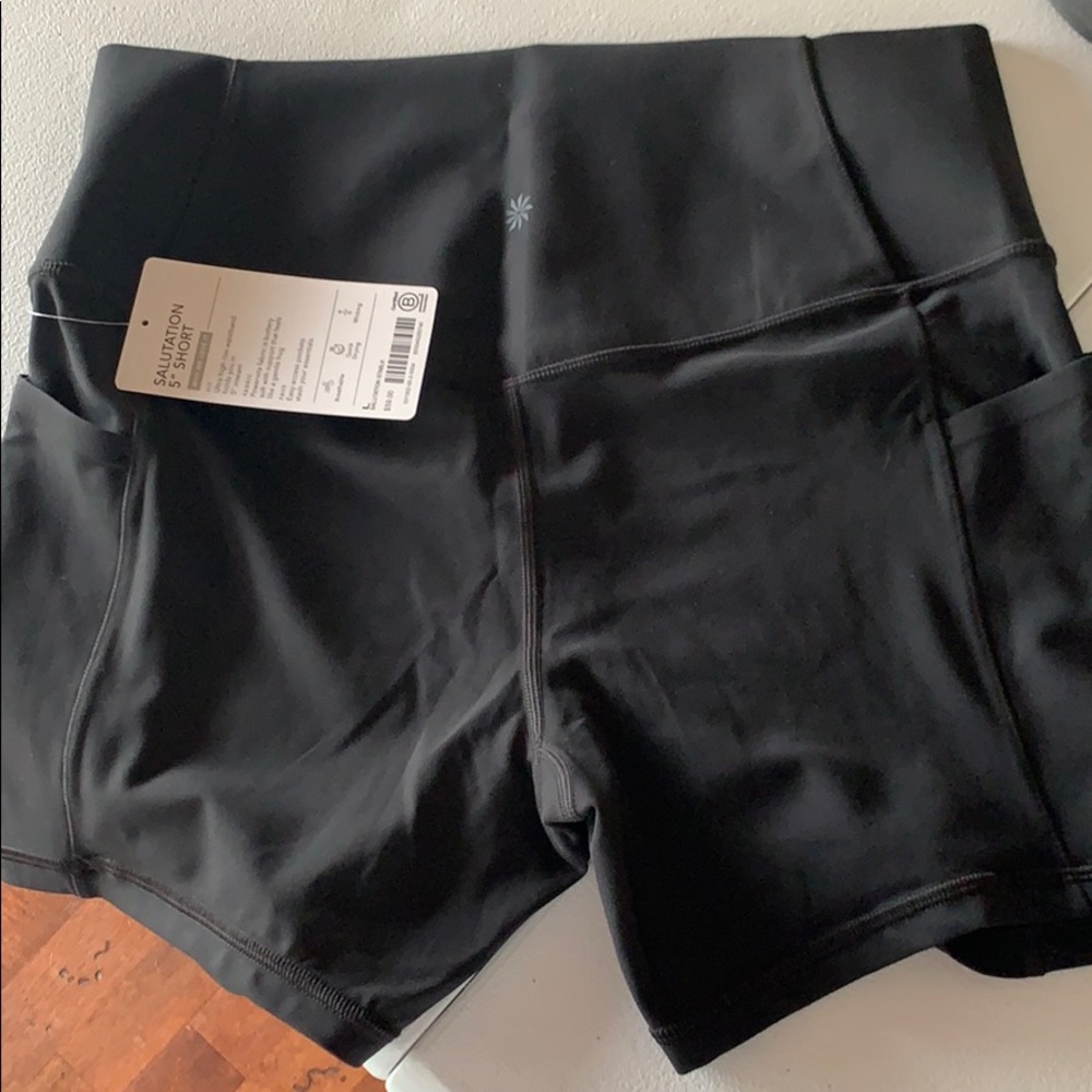 NWT Athleta Salutation 5” Shorts